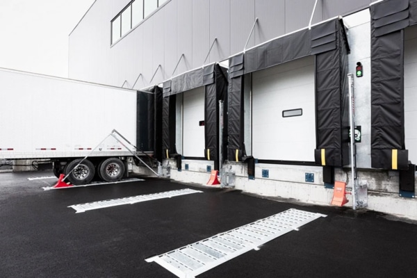 Loading-docks-equipped-with-POWERCHOCK-5-wheel-locks