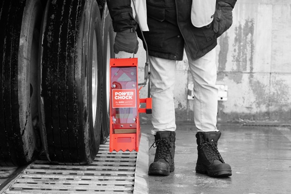 Set up of the POWER CHOCK® 3 vehicle restraint system