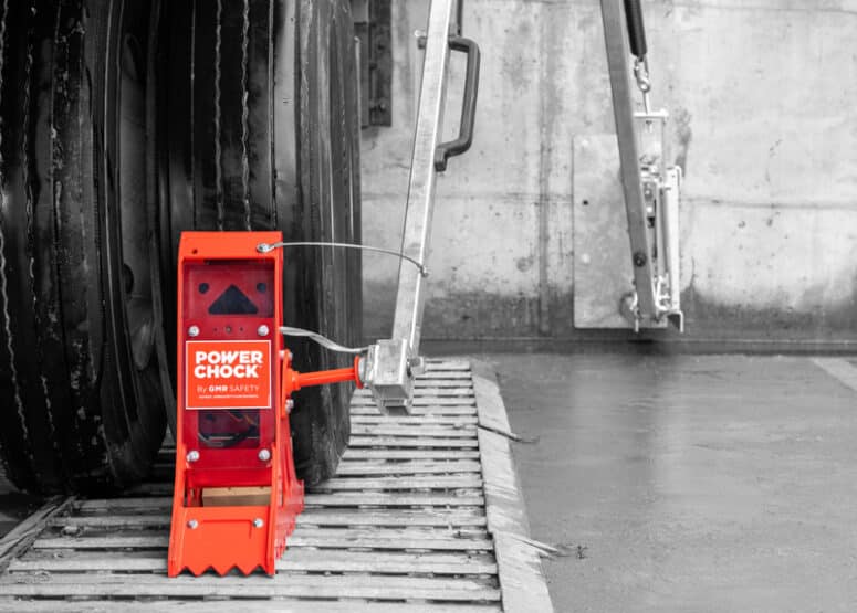 Power-Chock-5-en-place-devant-la-roue